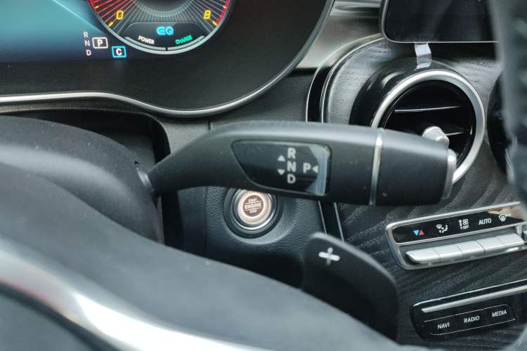 Used Mercedes-Benz C-Class 2019 Restyled C 260 L Sport Edition Gear Lever