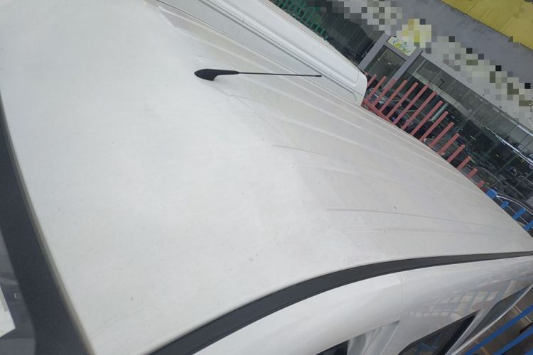 Used Wuling Yangguang 2024 300KM Comfort Version Passenger Van 75kW Roof