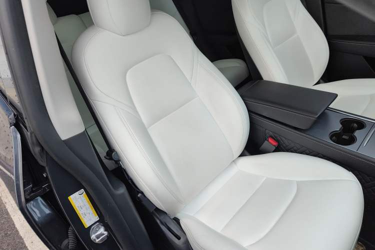 Used Tesla Model Y 2021 Long-Range All-Wheel-Drive Version
