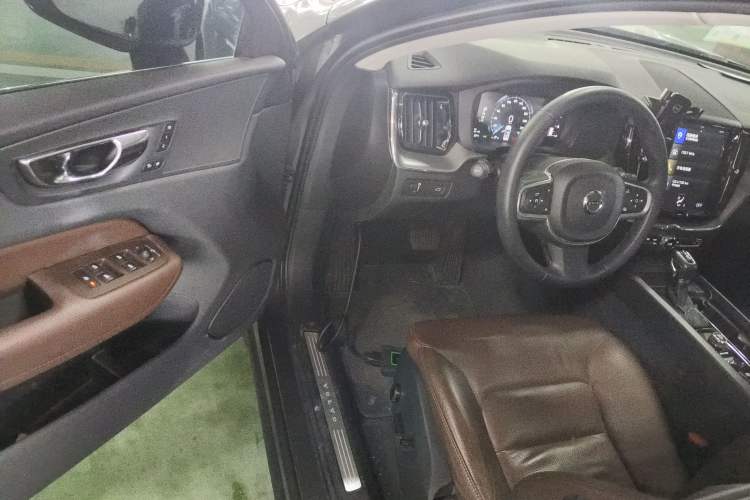 Used Volvo XC60 2019 T5 4x4 Smart Edition China V Standard
