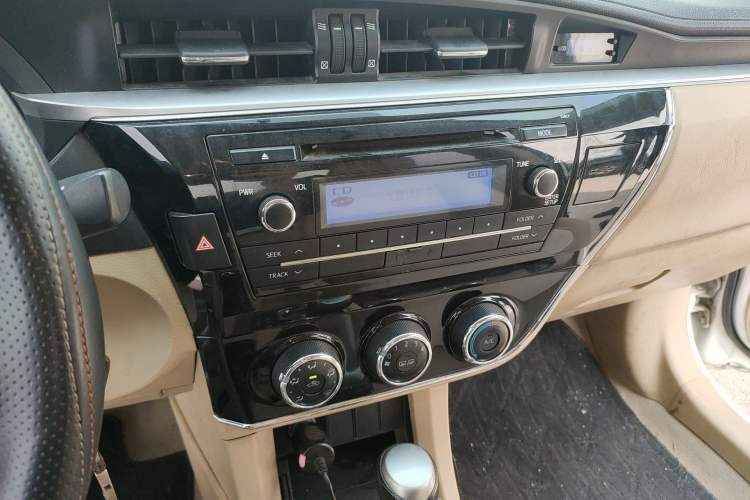 Used Toyota Corolla 2014 1.6L CVT GL Audio And AC Panel