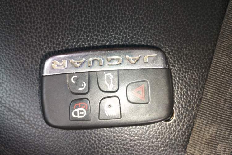 Used Jaguar F-PACE 2018 2.0T Four-Wheel Drive Urban Luxury Edition Vehicle Key