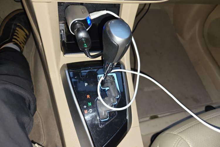 Used Toyota Corolla 2014 1.6L CVT GL-i Gear Lever