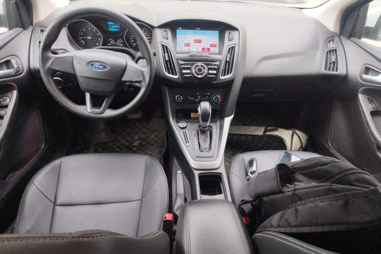 Used Ford Focus 2018 Hatchback Classic 1.6L Automatic Comfort Plus SmartDrive Edition Center Console