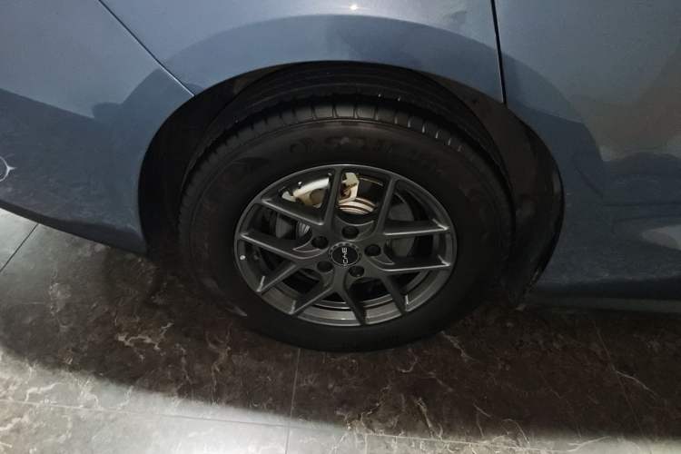 Used BYD Seal 06 New Energy 2024 DM-i 80KM Luxury Model Right Rear Wheel Hub