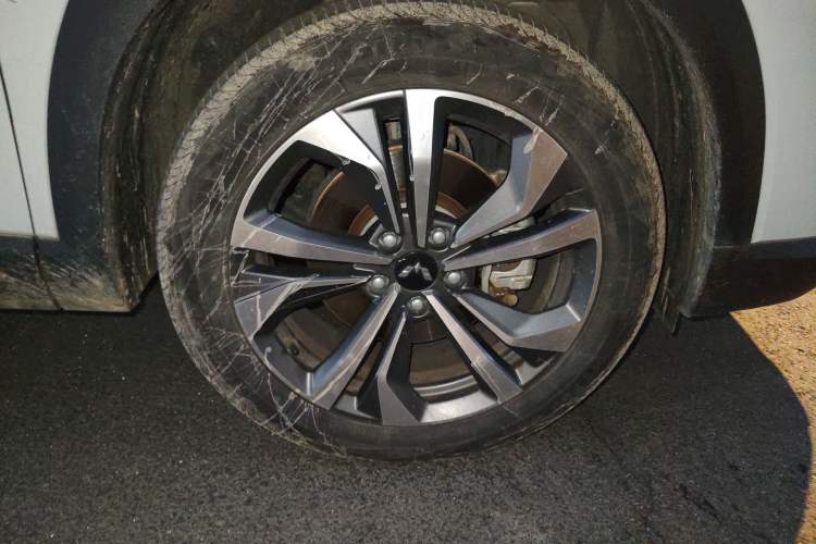 Used Wuling Asta 2022 2.0L DHT Electric Power Version Right Front Wheel Hub