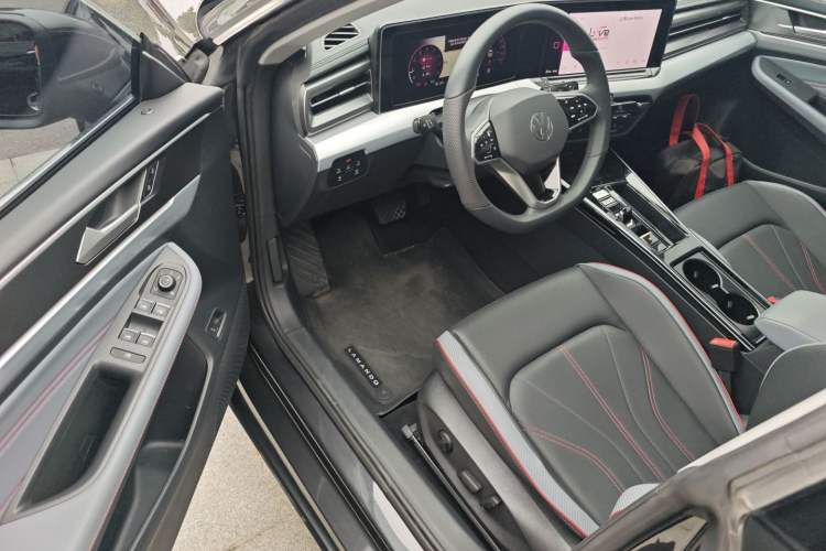 Used Volkswagen Lamando 2024 Lavida L 280TSI DSG Cool & Spicy Edition Driver Seat