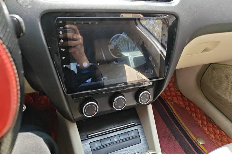 Used Skoda Octavia 2015 1.6L Manual Yijun Edition Audio And AC Panel