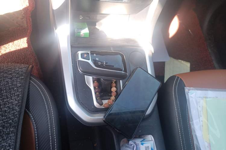 Used SAIC MAXUS T70 2020 2.0T Gasoline Automatic Two-Wheel Drive Elite Trim Standard Box High Ground Clearance
