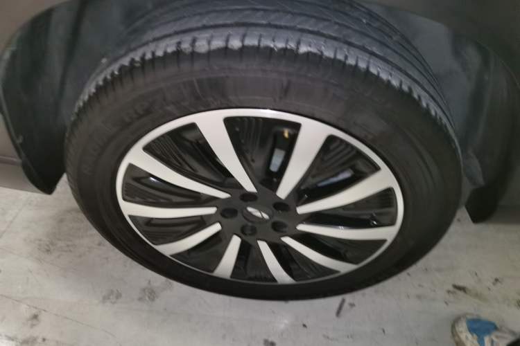 Used Chery Fengyun T8 2025 1.5T 130km Deluxe Version 5 Seats Right Rear Wheel Hub