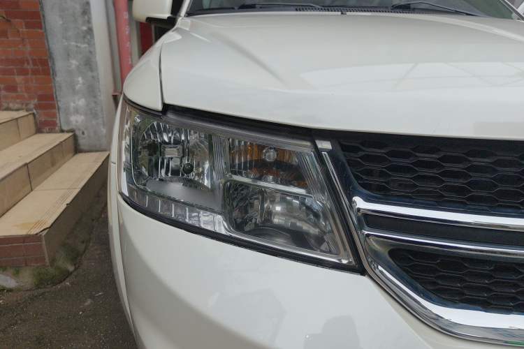 Used Dodge Journey 2013 2.4L Two-Wheel Drive Luxury Version