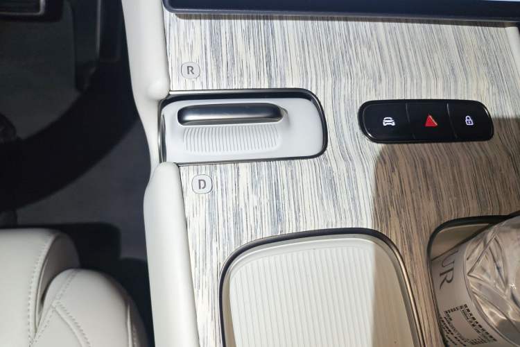 Used Nio ET7 2024 75 kWh Executive Edition Gear Lever