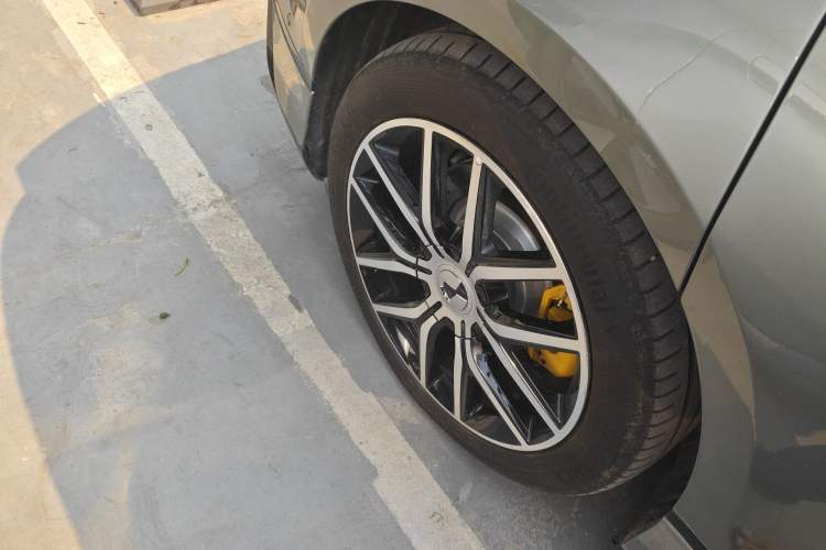 Used Denza Z9GT 2024 630 All-Wheel Drive Pro Version Right Rear Wheel Hub