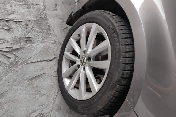 Used Volkswagen Magotan 2012 2.0 TSI Prestige Edition Right Front Wheel Hub