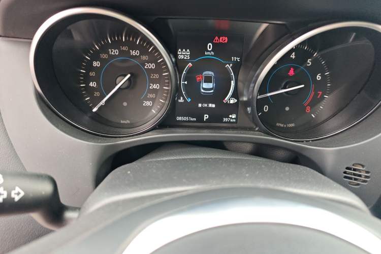 Used Jaguar F-PACE 2019 2.0T Four-Wheel Drive Urban Luxury Edition Odometer Close Up