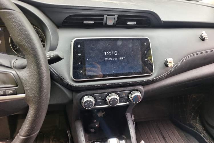 Used Nissan Kicks 2020 1.5L XV CVT Smart Connect Luxury Edition Audio And AC Panel