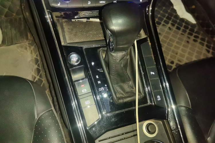 Used Volkswagen Phideon 2018 Revised Version 380TSI Two-Wheel Drive Business Edition Gear Lever