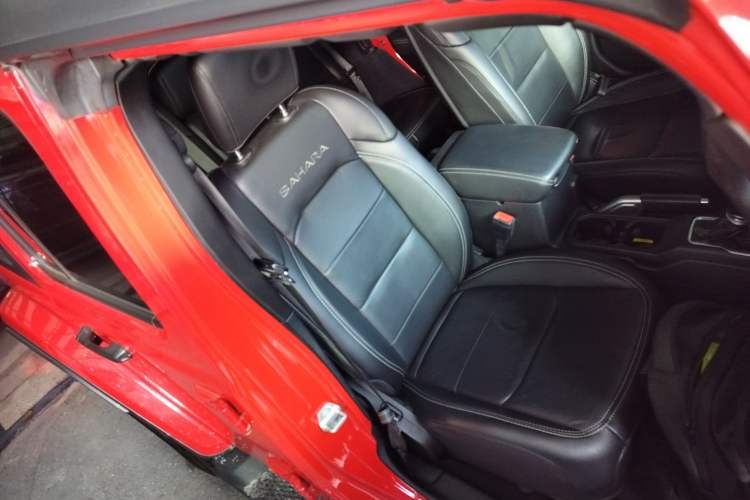 Used Jeep Wrangler 2019 2.0T Sahara Four-Door Version China VI Emission Standard