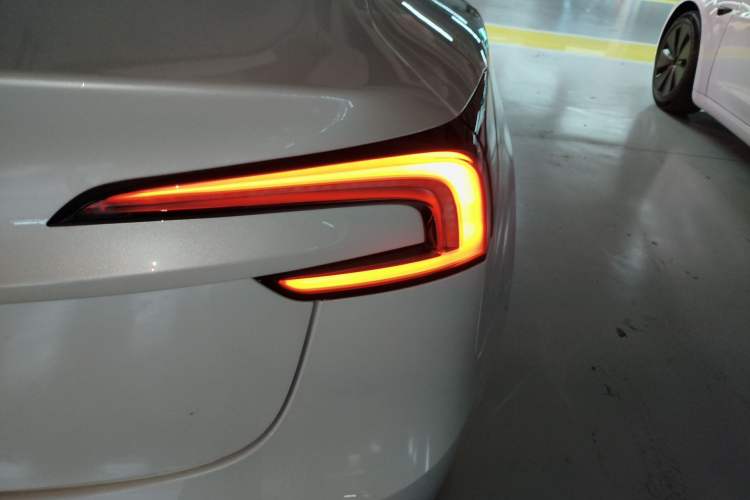 Used Tesla Model 3 2025 Rear-Wheel-Drive Version
