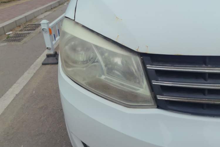 Used Dongfeng Fengon 2013 1.3L Manual Deluxe Edition DK13-08 Right Front Headlight