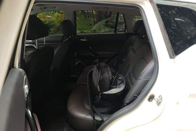 Used GAC Trumpchi GS4 2017 235T Manual Two-Wheel Drive Luxury Edition Left Rear Seat