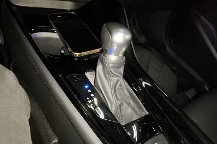 Used Toyota IZOA 2021 2.0L Yichi Version
