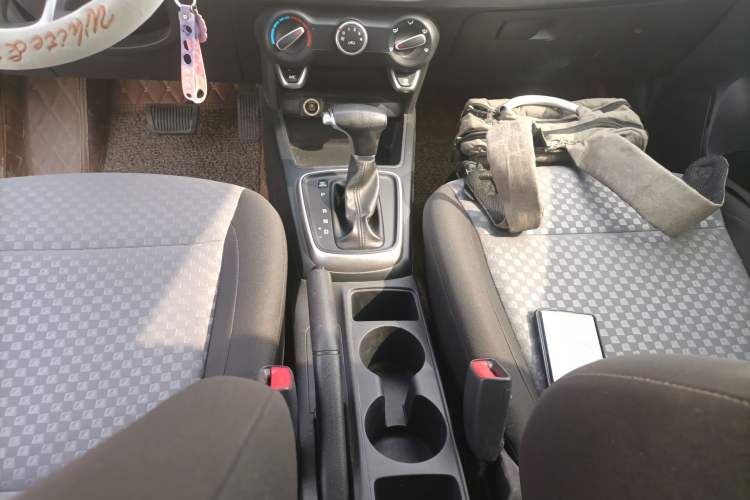 Used Kia K2 2017 Sedan 1.4L Automatic GLS Gear Lever