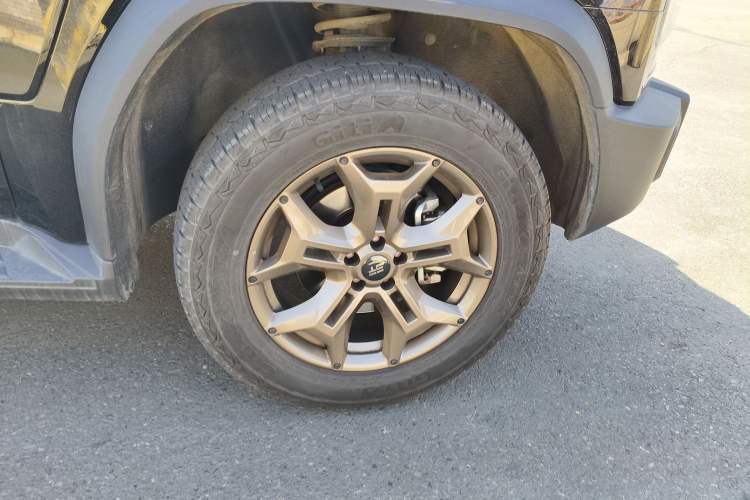 Used JETOUR Traveler 2023 2.0T Four-Wheel Drive Conqueror Right Front Wheel Hub