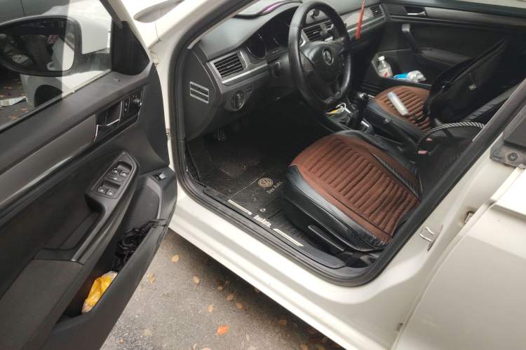 Used Volkswagen Bora 2016 1.6L Manual Fashion Edition Driver Seat