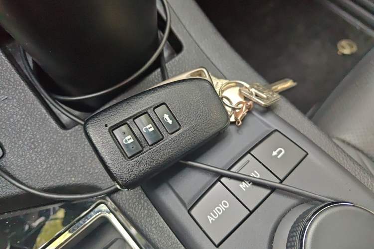 Used Lexus ES 2014 300h Elite Edition
