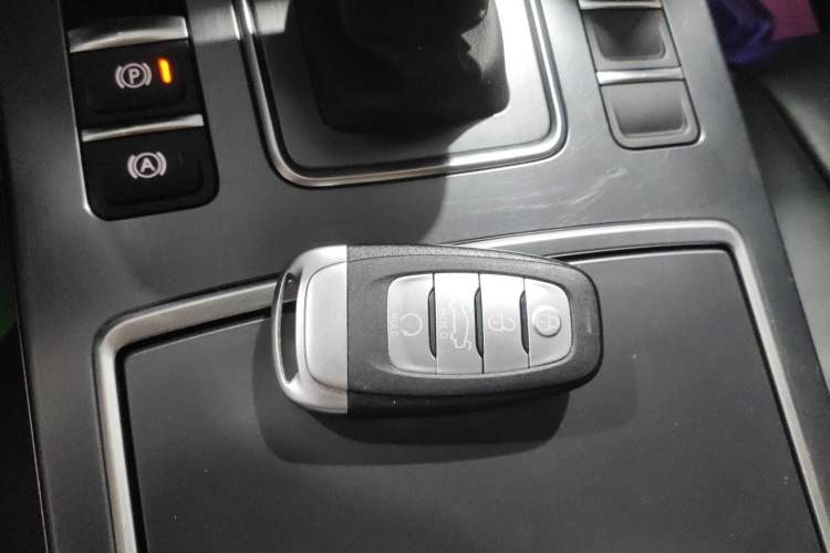 Used Hongqi H5 2022 Classic Model Facelift 1.8T Automatic Smart Connect Flagship Edition
