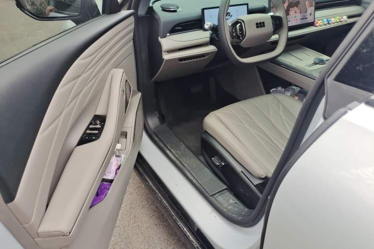 Used Geely Galaxy Galaxy 8 2025 130km EM-i Deluxe Edition