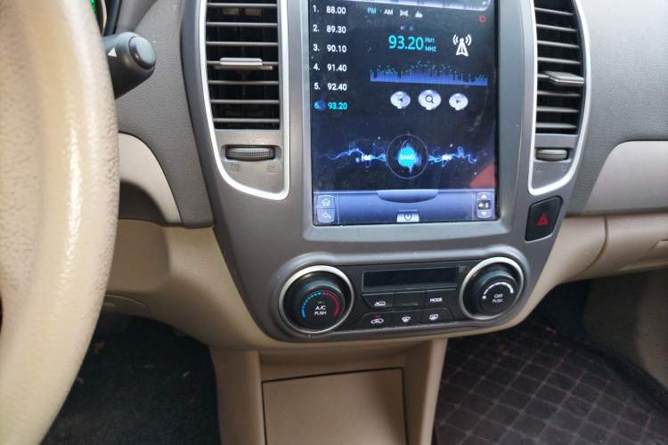 Used Dongfeng Junfeng E11K 2019 Standard Model