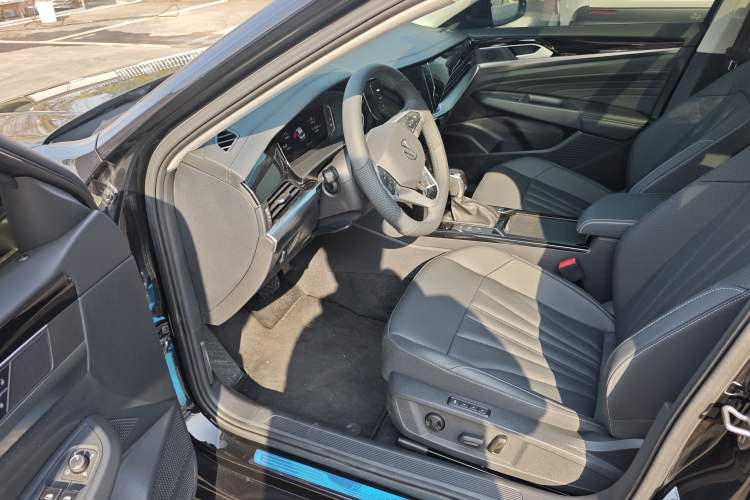 Used Volkswagen Passat 2025 Premium Version 380TSI Dragon Edition
