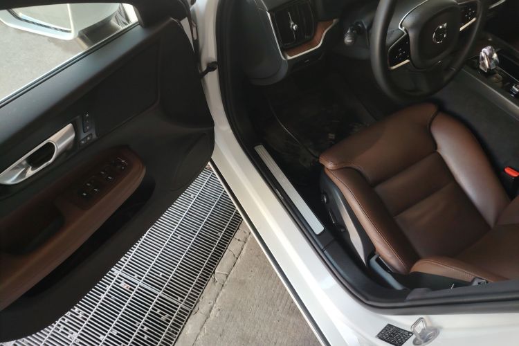 Used Volvo V60 2024 B5 Zhiyuan Luxury Edition