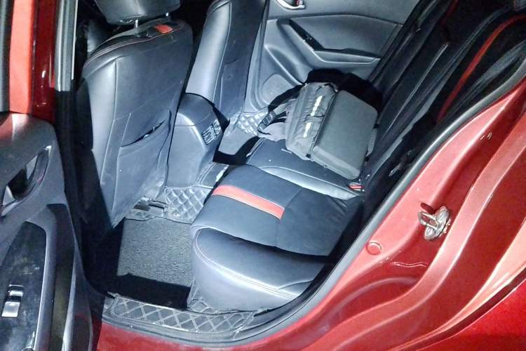 Used Mazda 3 Axela 2017 Sedan 1.5L Automatic Luxury Model Emission Standard China V
