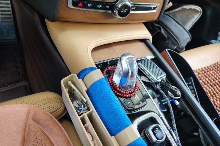 Used Volvo XC90 New Energy 2018 E-Drive Hybrid T8 Prestige 7-Seater Gear Lever