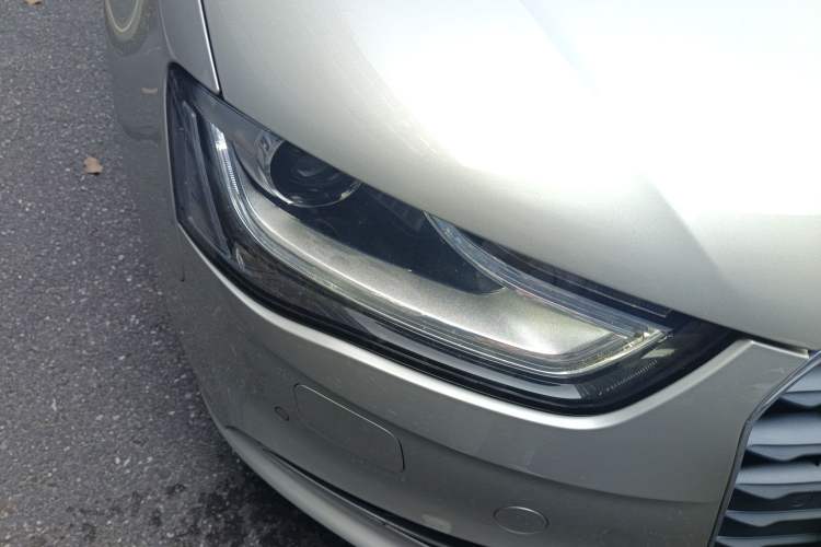 Used Audi A4L 2015 35 TFSI Automatic Standard Model Right Front Headlight