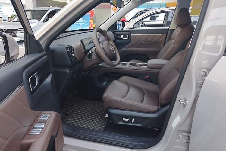 Used Wuling Xingguang 560 New Energy 2026 Model, Plug-in Hybrid, 125 km, Luxury Version Left Front Seat