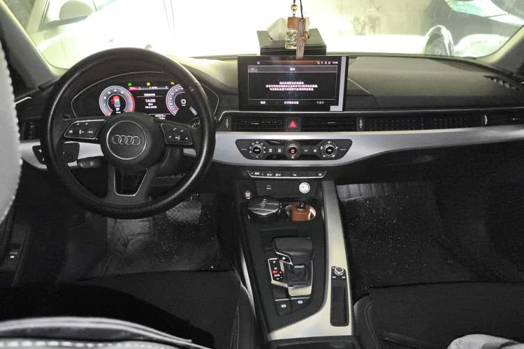 Used Audi A4L 2020 40 TFSI Fashionable and Elegant Model
