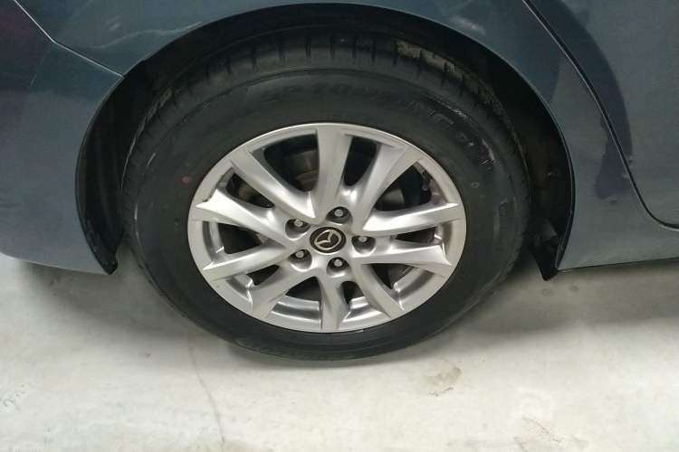 Used Mazda Mazda 3 Axela 2014 Sedan 1.5L Automatic Luxury Model
