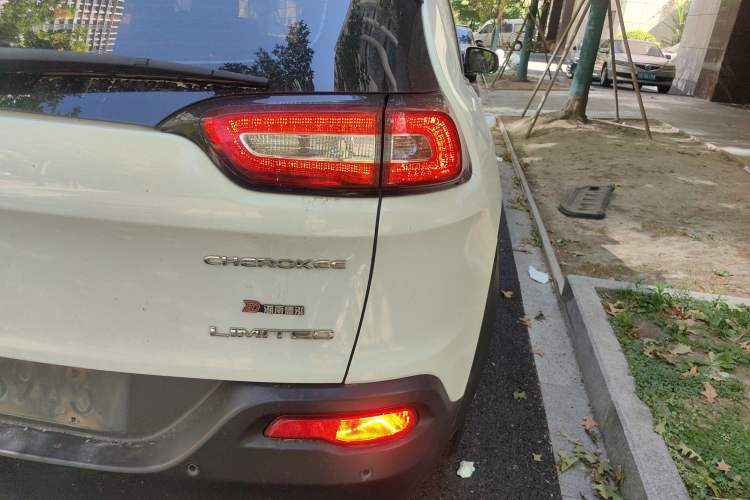 Used Jeep Cherokee 2017 2.0L Superior Edition