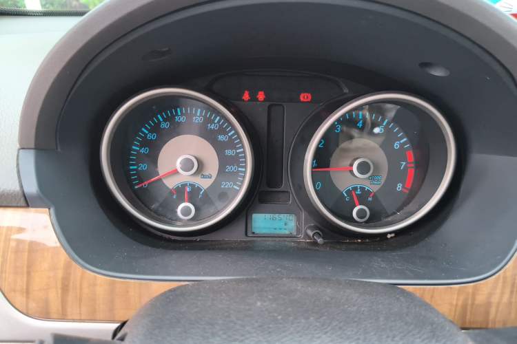 Used Buick Excelle 2015 1.5L Manual Classic Trim Instrument Cluster
