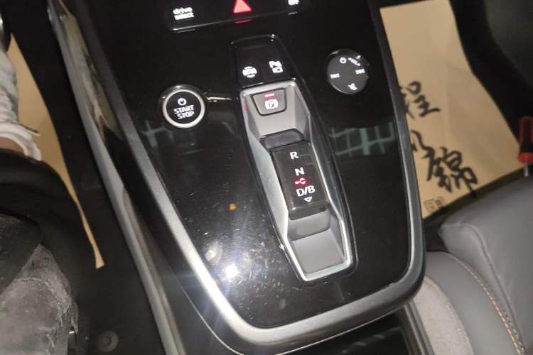 Used Audi Q4 e-tron 2022 50 e-tron quattro Visionary Edition Gear Lever