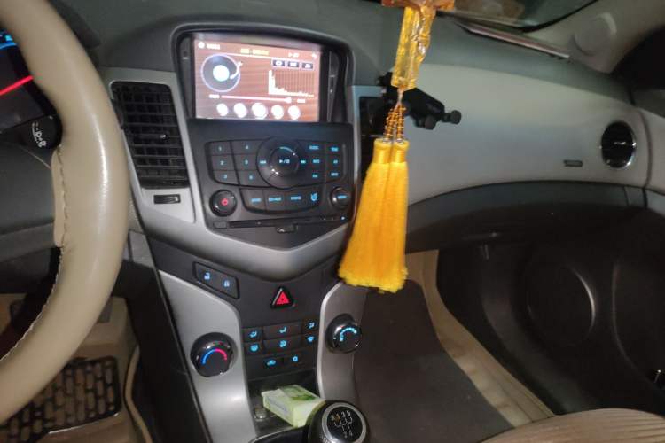 Used Chevrolet Cruze 2014 1.6L SL Millionth Anniversary Edition MT Audio And AC Panel