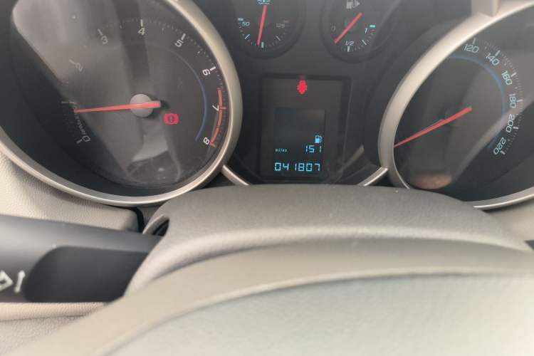 Used Chevrolet Cruze 2013 1.6L SL Sunroof Edition MT Odometer Close Up