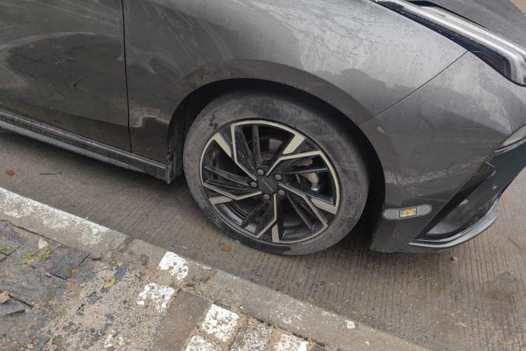 Used Lynk & Co 03 2023 2.0TD DCT JingPro Right Front Wheel Hub