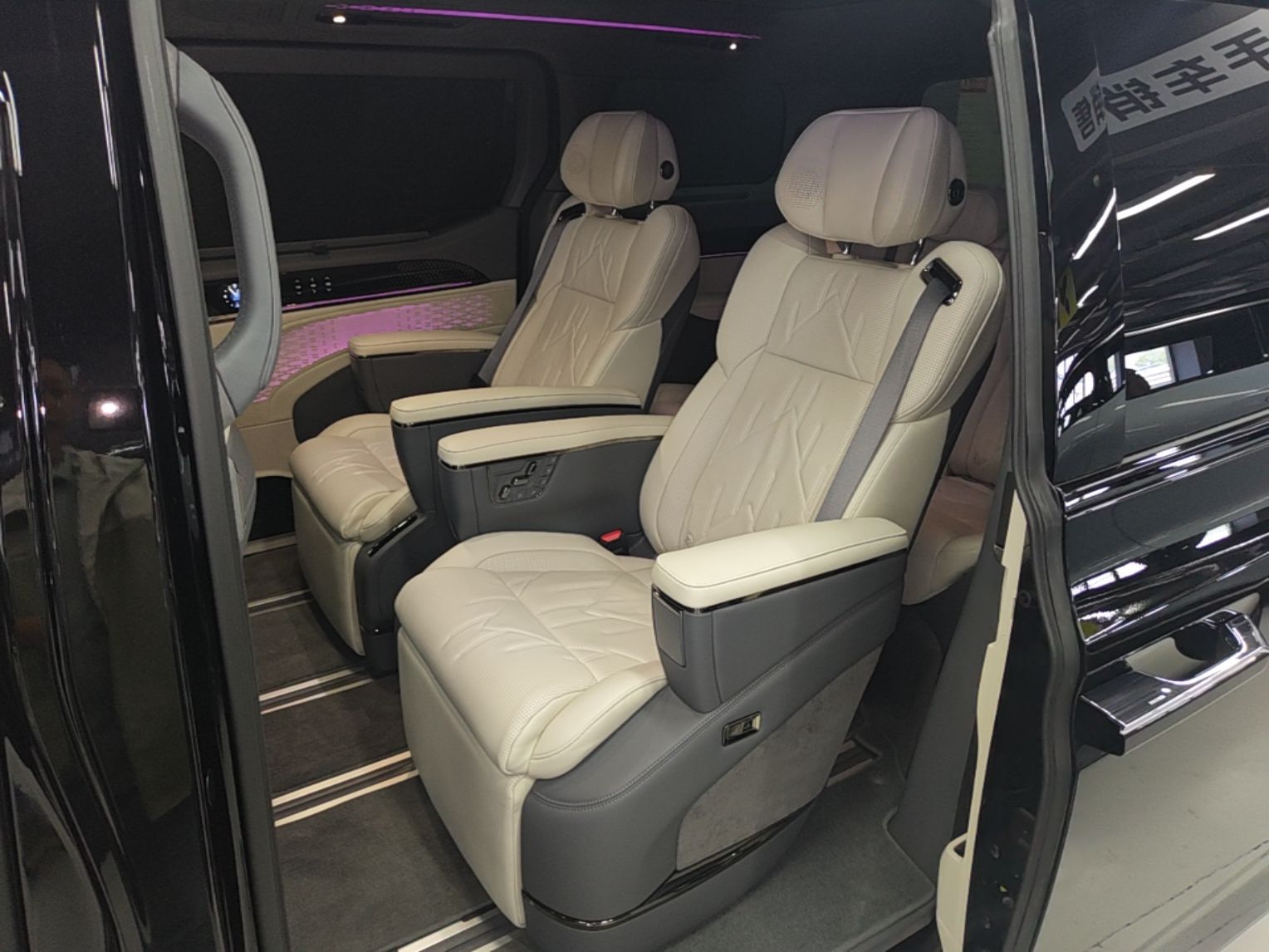 Zeekr 009 2024 7-Seater Aisle Version 108 kWh — снимка 20