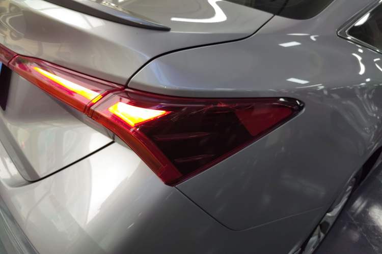 Used Toyota Avalon 2019 2.0L Luxury Edition China VI Standard Right Rear Taillight