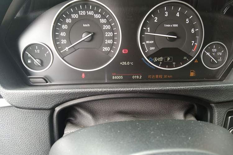 Used BMW 3 Series 2019 320Li Fashion Model Odometer Close Up